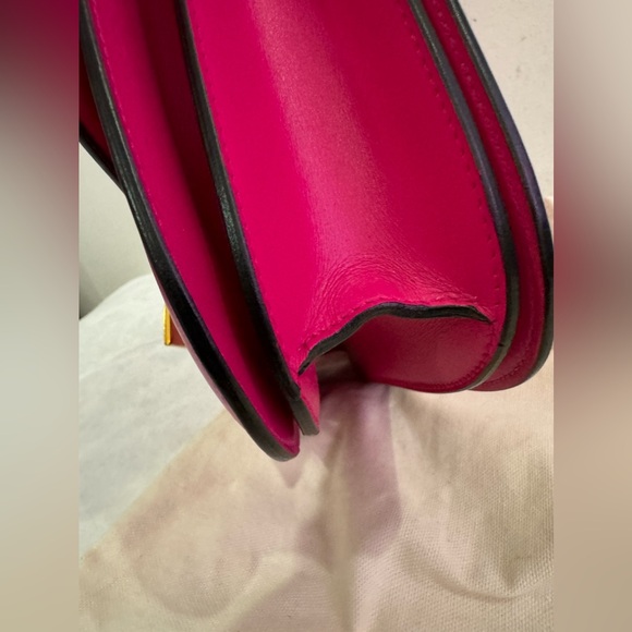 CELINE
Pink Box Leather Medium Classic Box Flap Bag (Pre-loved) with dust bag. - Picture 6 of 15